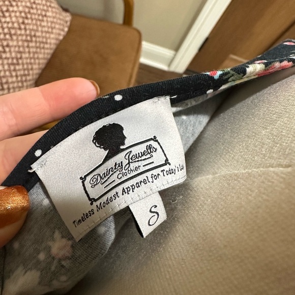 Dainty Jewels Floral Black Top with Ruffle Sleeves size small - Picture 3 of 3